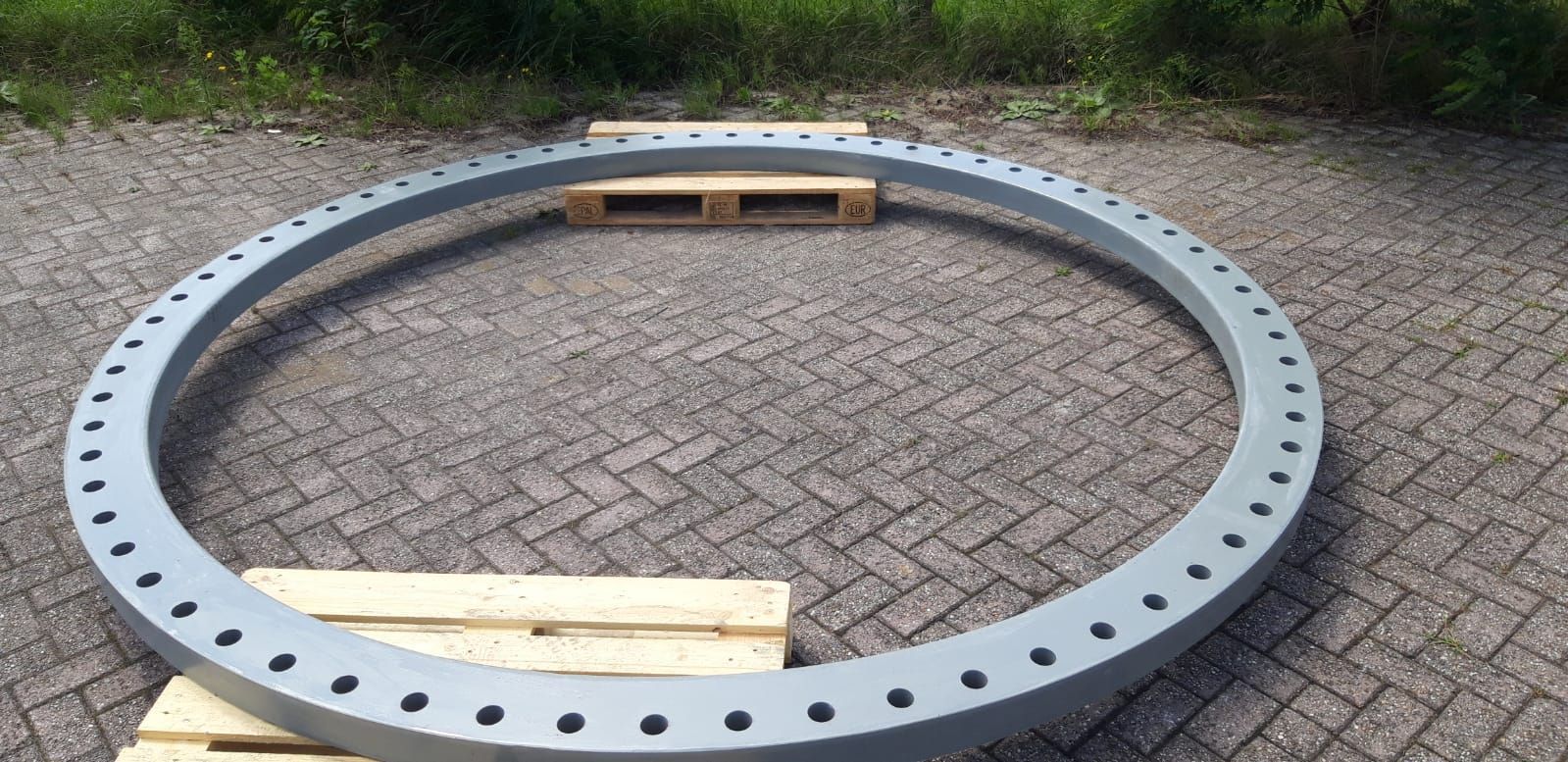 Large diameter backing ring